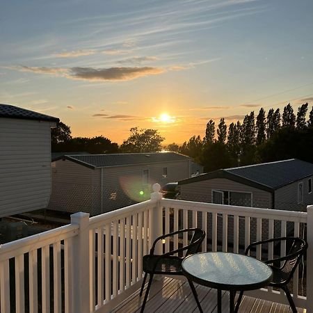 Escape City Caravan Lytchett Minster ภายนอก รูปภาพ