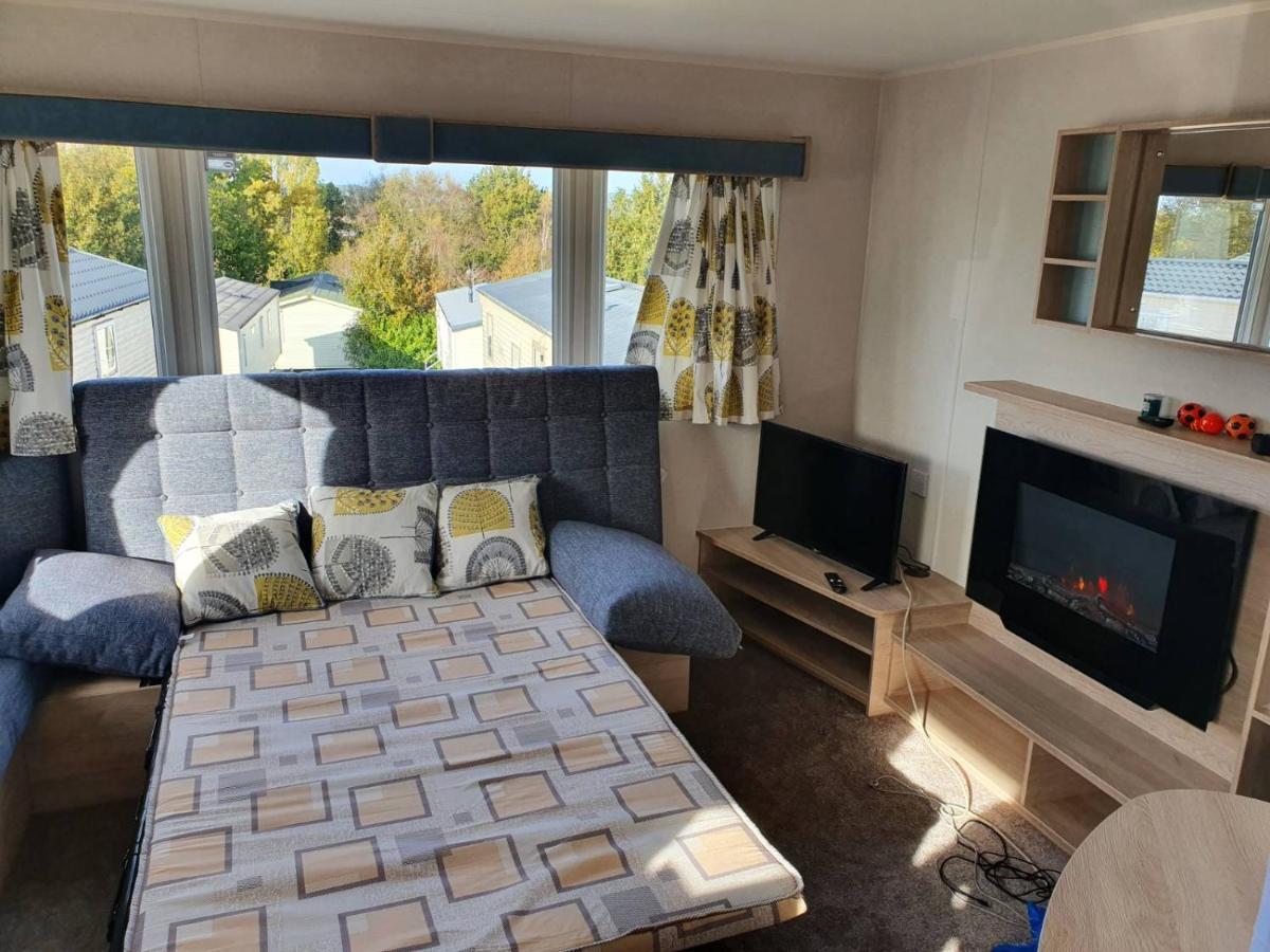 Escape City Caravan Lytchett Minster ภายนอก รูปภาพ
