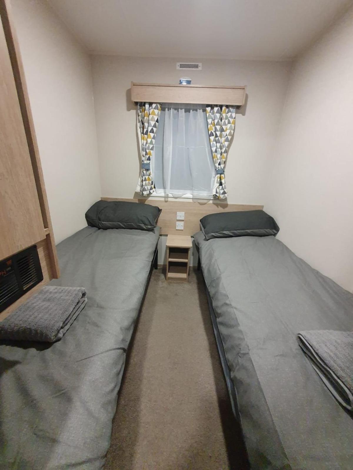 Escape City Caravan Lytchett Minster ภายนอก รูปภาพ